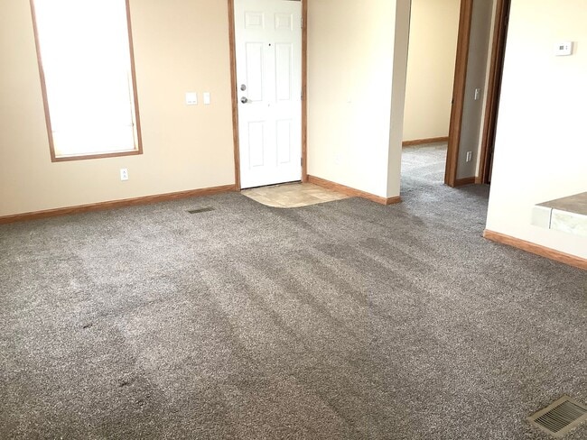 Building Photo - 3 bed, 2 bath Single Family Home