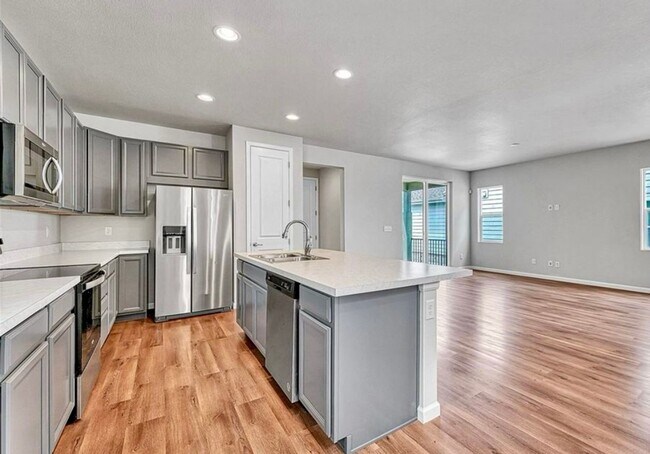 Building Photo - Stunning 4bed 3.5 bath House in Littleton - Sterling Ranch