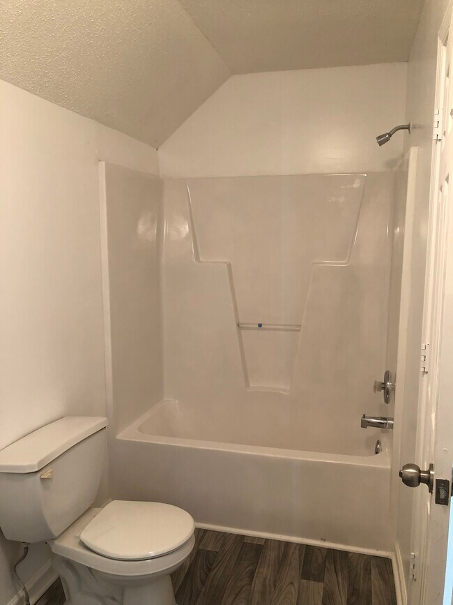 Baño de arriba - 6933 Stonewall Place