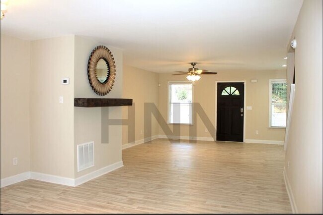 Foto del edificio - Bold and Blue in Pittsburgh Neighborhood