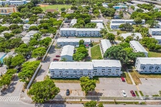 Building Photo - 1990 NW 4th Ct