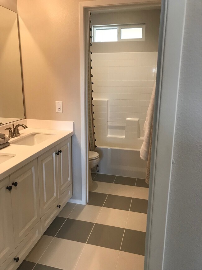 Foto del edificio - Come experience El Cajon's newest communit...