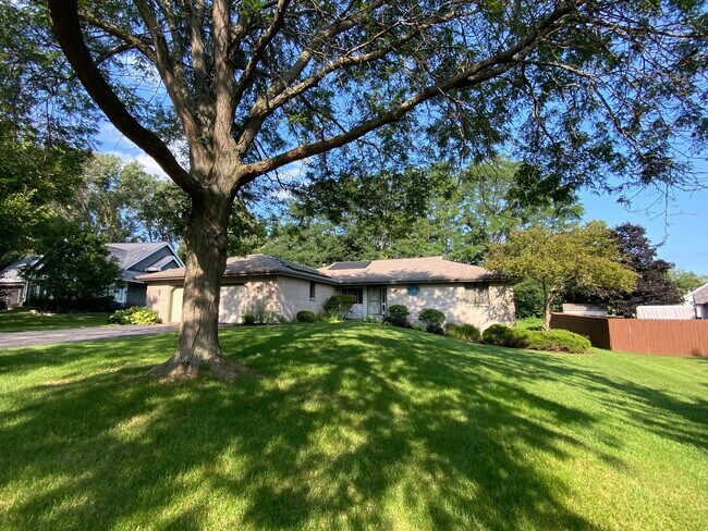 Foto del edificio - 3121 Carefree Dr