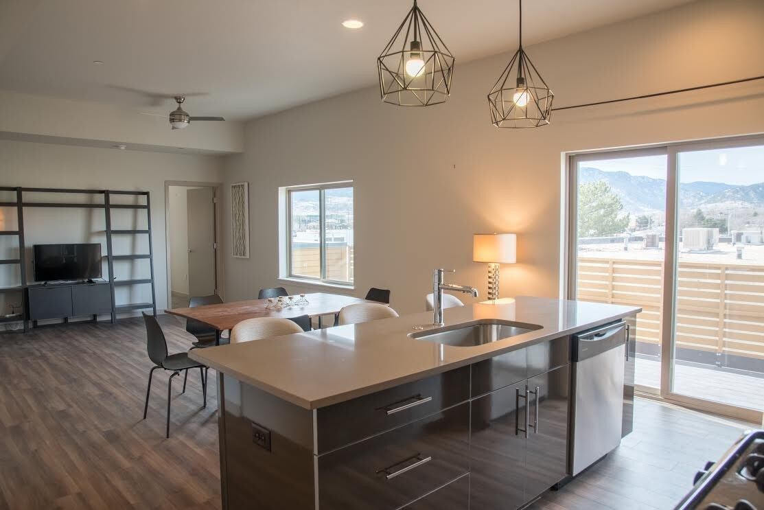 Foto principal - 2445 Junction Pl