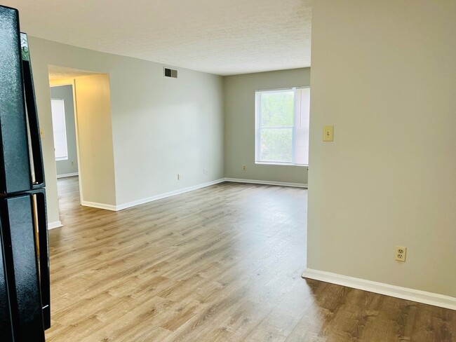 Building Photo - Updated 2 bedroom apartment in Portland no...
