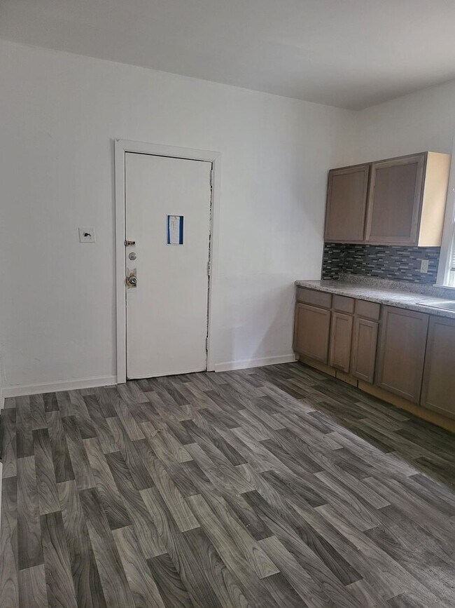 Foto del edificio - 6307 Woodrow - Paralev LLC