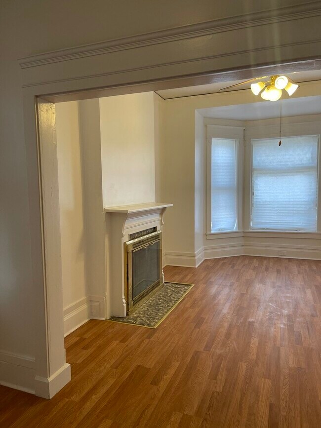 Building Photo - 4417 W Gladys Ave