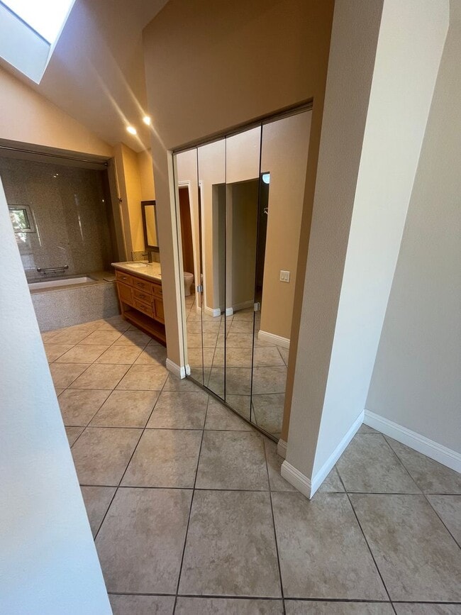 Building Photo - Spacious 2 Bed, 2 Bath House in Prestigious Coto de Caza For Rent!