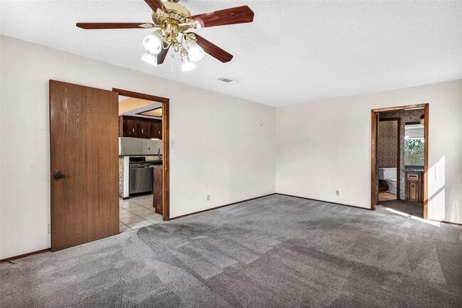Building Photo - 241 Silverstone Ln