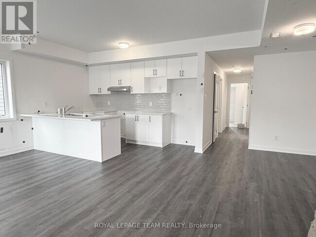 Building Photo - 700 Lillian Freiman Private