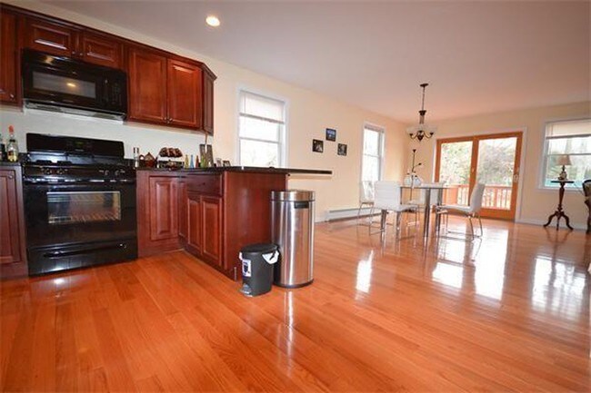 Building Photo - 70 Lesure Ave