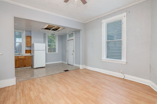 Building Photo - 2554 Vestry Ave