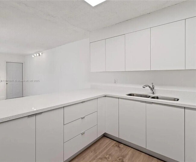 Foto del edificio - 805 NW 13th St
