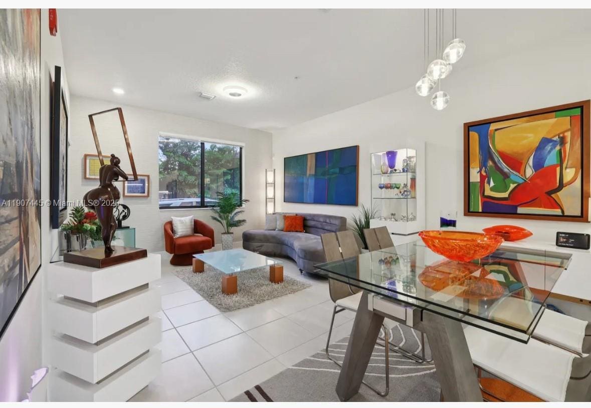 Foto principal - 8001 NW 41st St