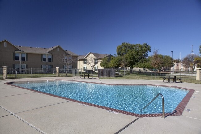 Building Photo - 910 N Frio St