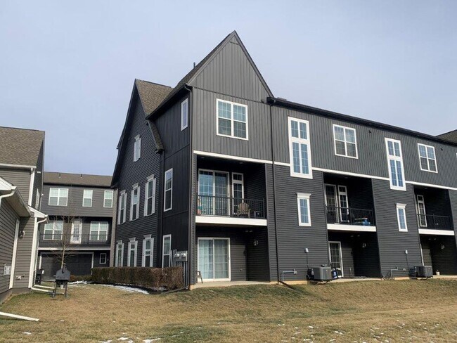 Building Photo - *Upcoming 3/21/25* Welcome to this 3-bedro...