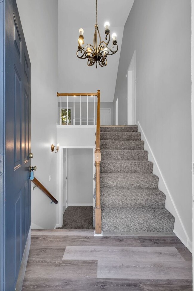 Building Photo - 2270 Ermine Dr