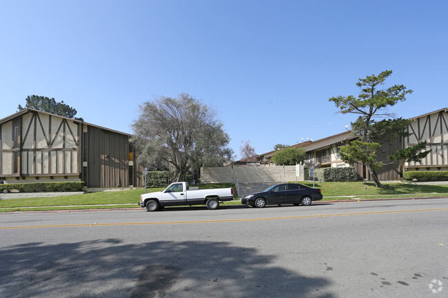 Foto del edificio - The Oaks Apartments