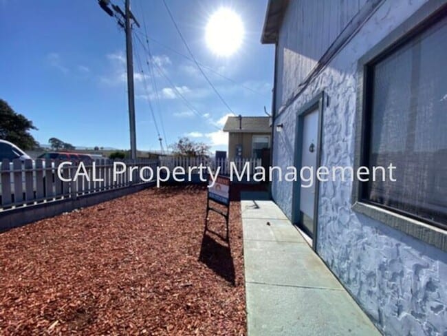 Foto del edificio - Two bedroom apartment in Seaside, CA