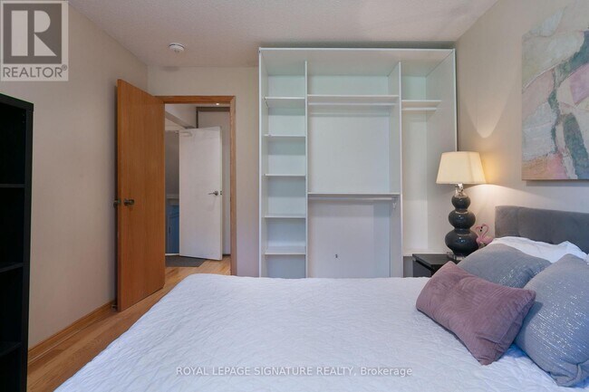 Building Photo - 6436 Chaumont Crescent