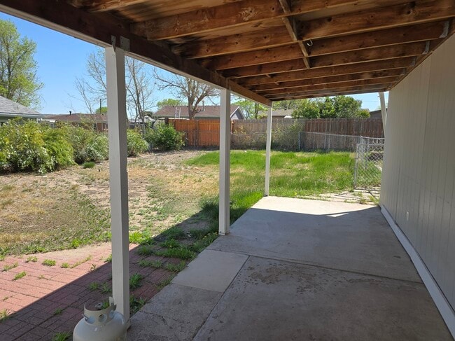 Building Photo - 2465 Parkview Dr