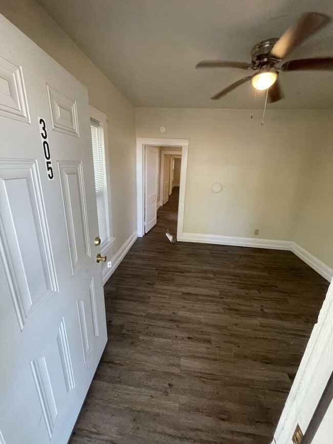 Building Photo - 2 bd 1 ba