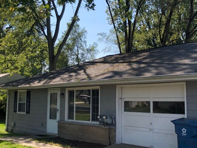 Building Photo - 1419 Colgrove Avenue