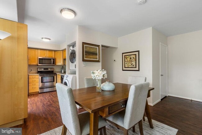 Foto del edificio - 3330 S 28th St