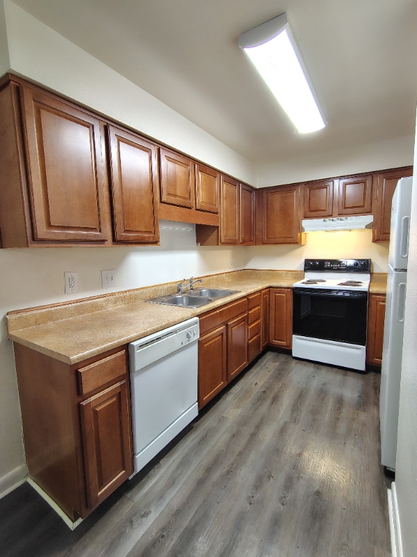 Building Photo - 600 Reusens Rd