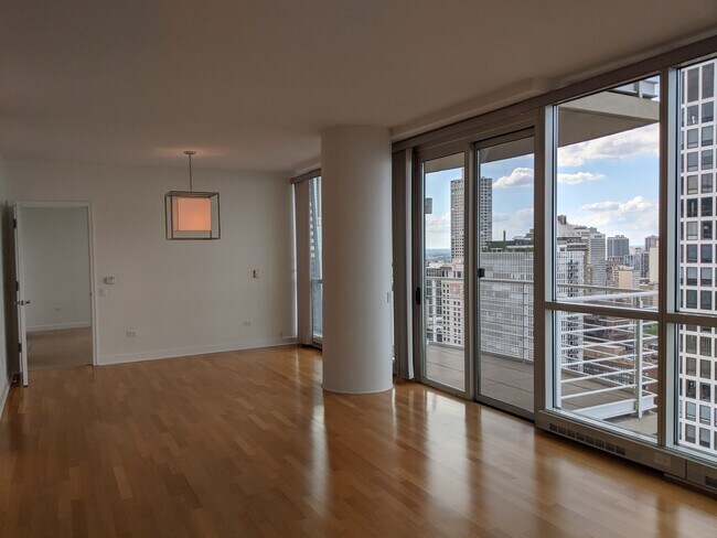 Foto del edificio - 250 E Pearson St