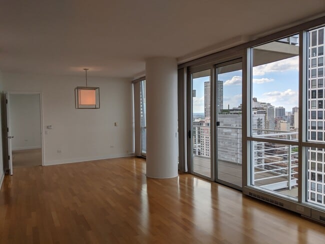 Building Photo - 250 E Pearson St