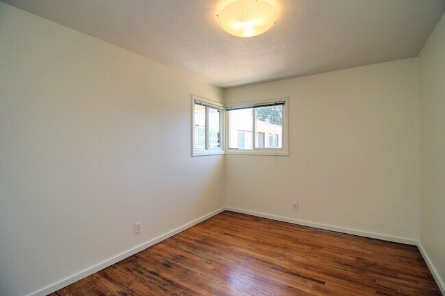 Foto del edificio - 2208-2208 NE 80th Ave
