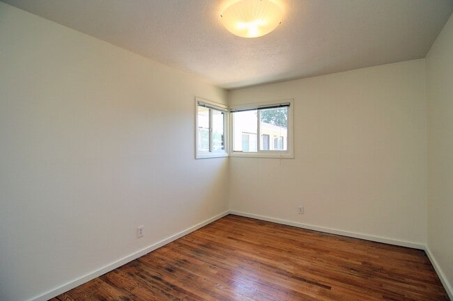 Building Photo - 2208-2208 NE 80th Ave