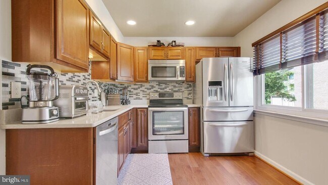 Building Photo - 2704 Glengyle Dr