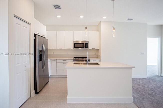 Foto del edificio - 8167 NW 41st St