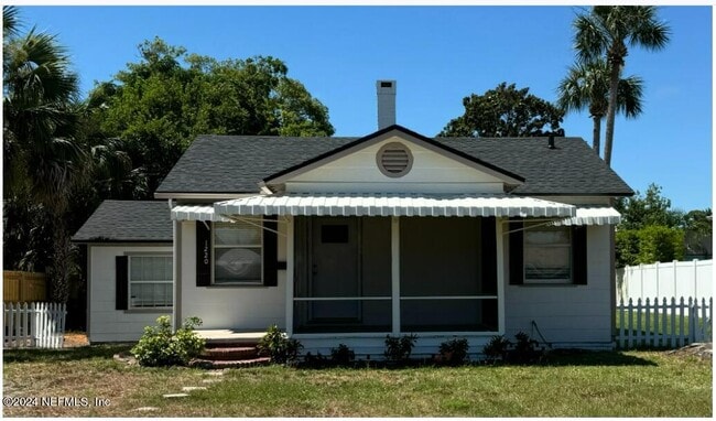 Building Photo - 1220 Palm Cir