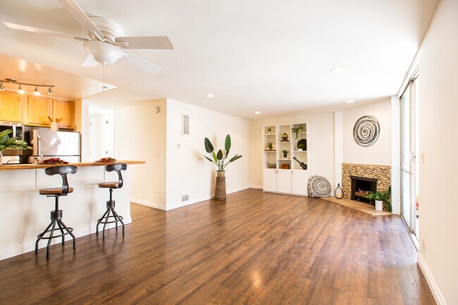 Building Photo - 6305 Green Valley Cir