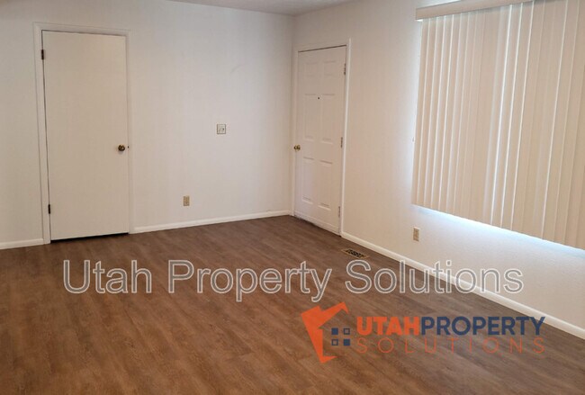 Building Photo - 2880 La Strada Way