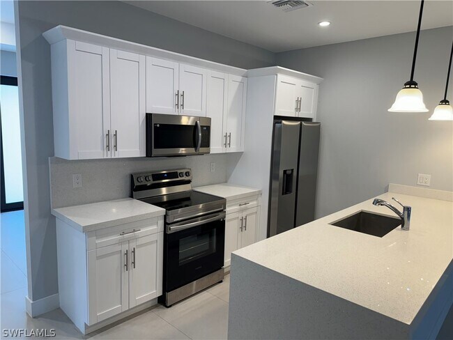 Foto del edificio - 609-611 SE 4th Terrace