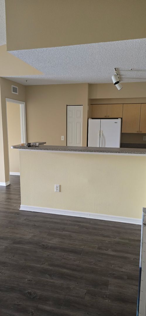 Building Photo - RESORT STYLE, BEAUTIFUL 2 BEDROOM AND 2 BA...