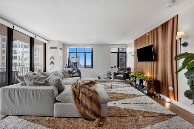 Foto del edificio - 630 N State St