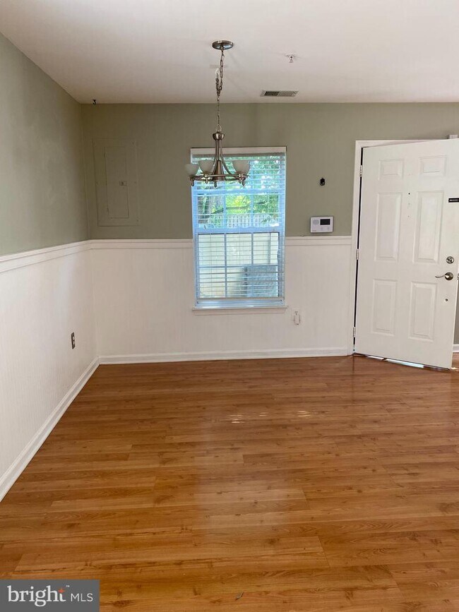 Building Photo - 123 Heathfield Dr
