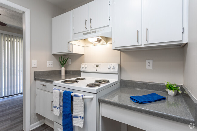 2BR, 2BA - 1080SF 2A - Kitchen - Landmark Flats