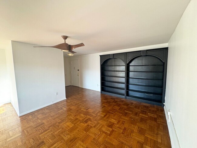 Foto del edificio - Beautiful and Spacious 1-BR Apt in Luxury ...