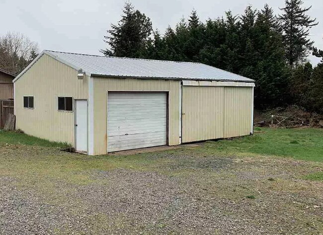 Building Photo - 4784 Skyline Rd S