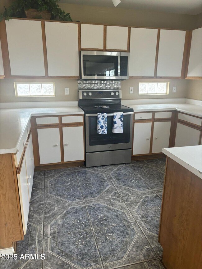 Foto del edificio - 4136 N 113th Dr