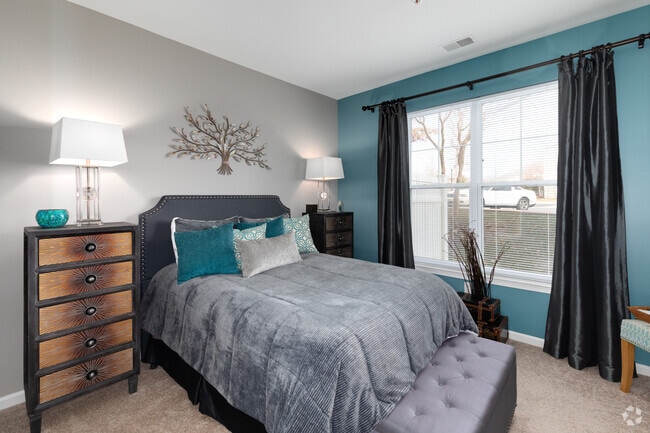 2BR, 2BA - 925SF - Apartments of Wildewood