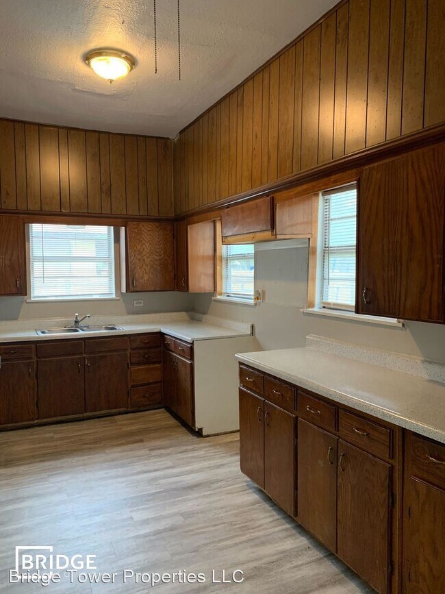 Building Photo - 4 br, 2 bath House - 815 S Willow Street