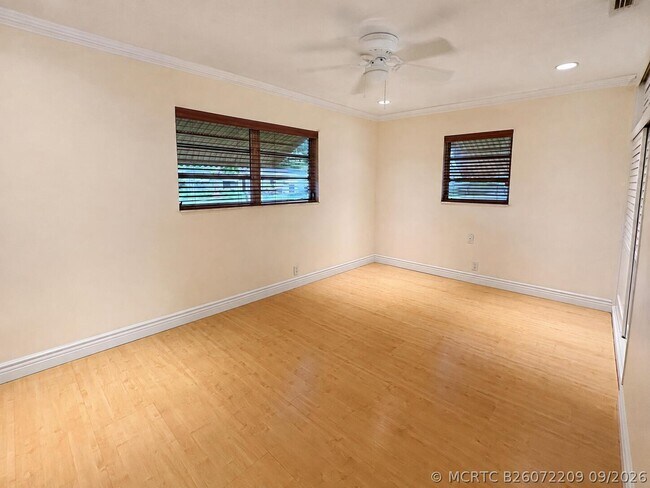 Building Photo - 1401 S Deerfield Ave