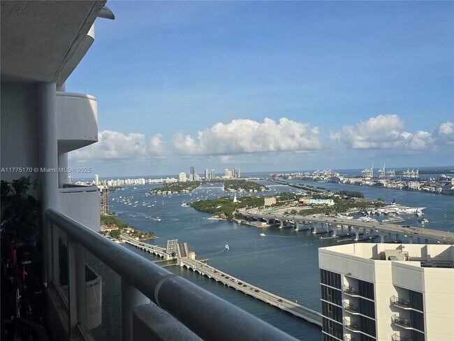 Foto del edificio - 1717 N Bayshore Dr